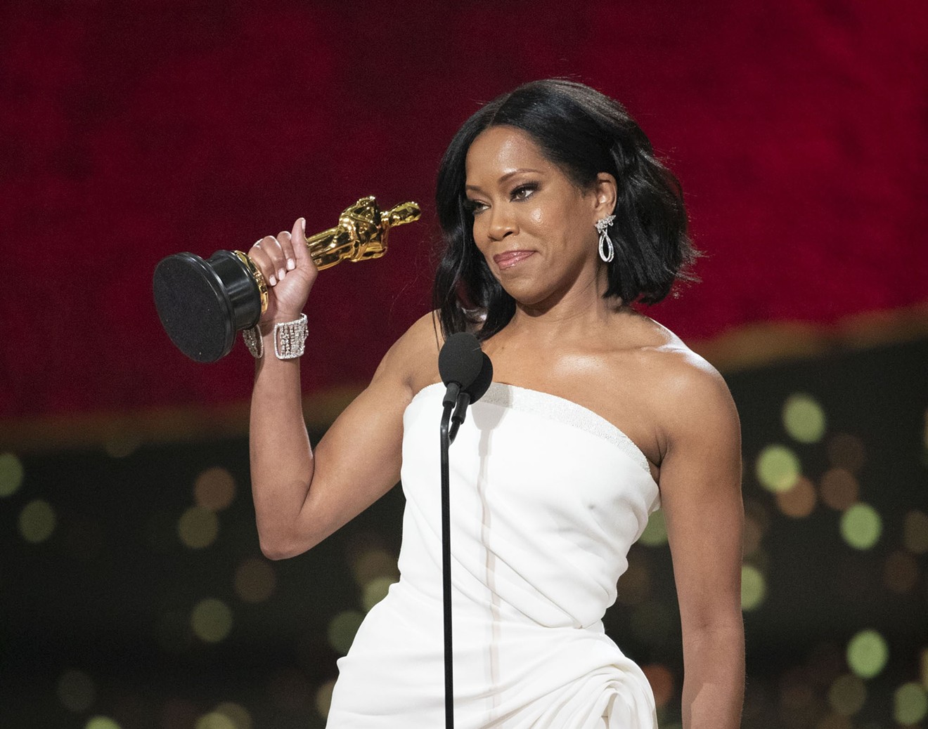 Regina King accepts her Oscar for best supporting actress.