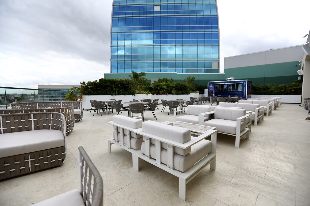 DAER Rooftop Live, with cocktails, live music, and a taco food truck, is now open at Hard Rock Hollywood.