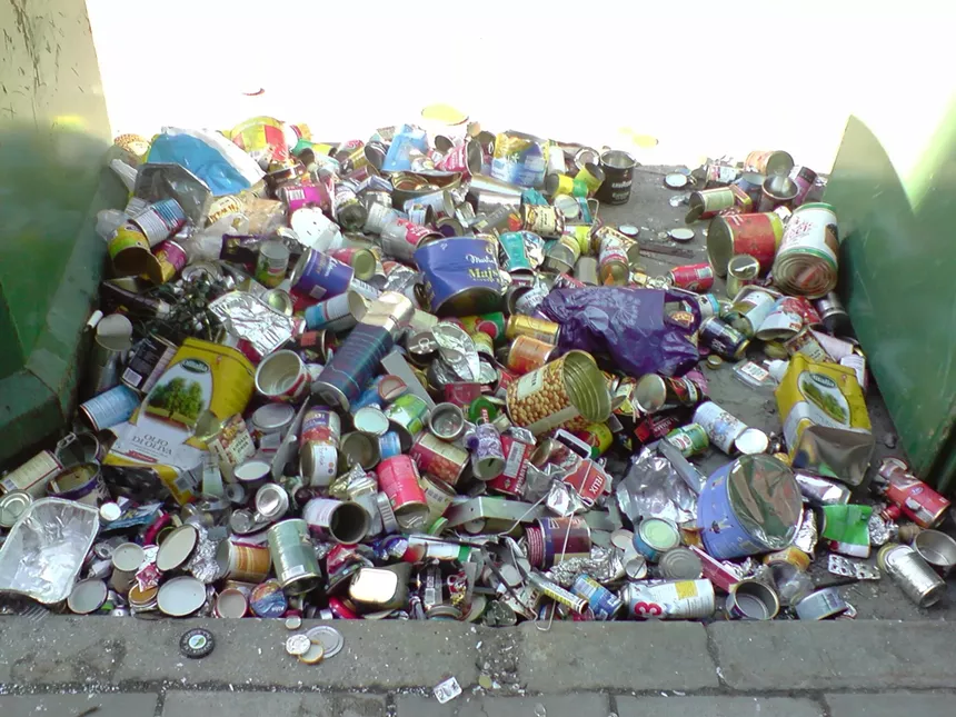 Out of a 15-ton load of material brought in, Restrepo estimates that up to nine tons can wind up being contaminated. - PHOTO BY OLLE SVENSSON/FLICKR